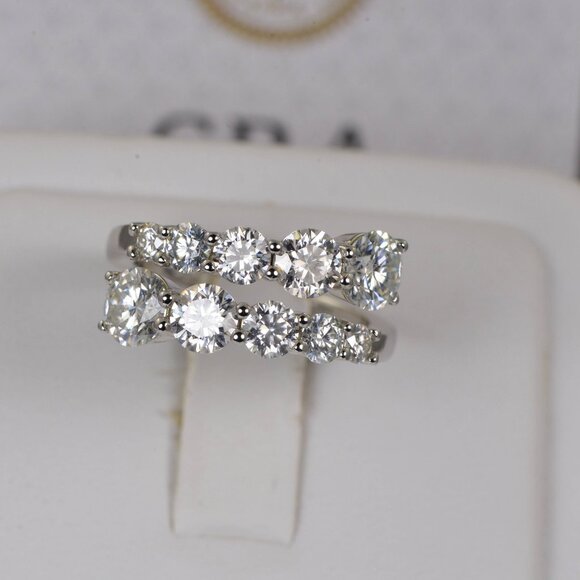 Elegant Silver Women's Ring - Picture 3 of 8